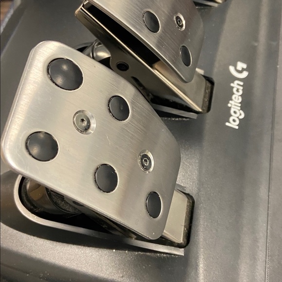 Logitech G920 Driving Force Racing Wheel With Pedals - Picture 8 of 8